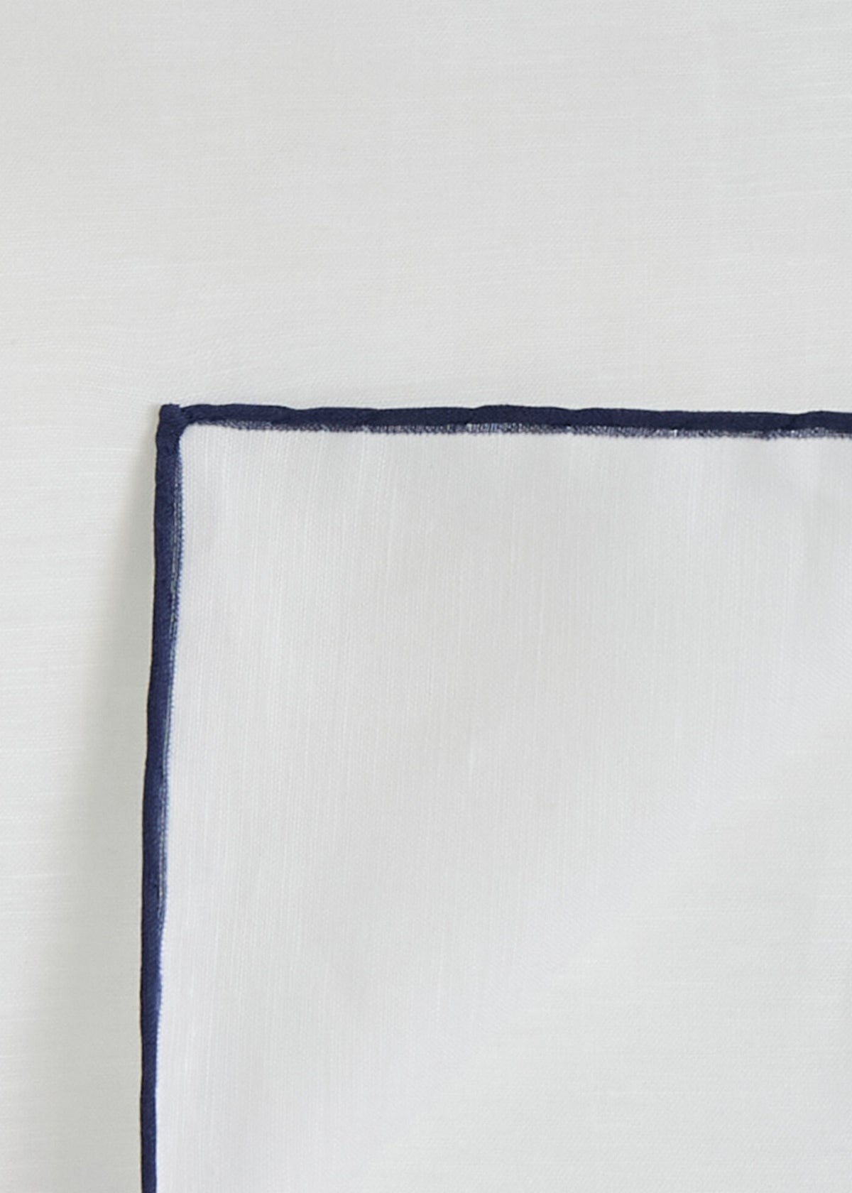Handkerchief with Contrast Border - Paul Stuart Trusted
